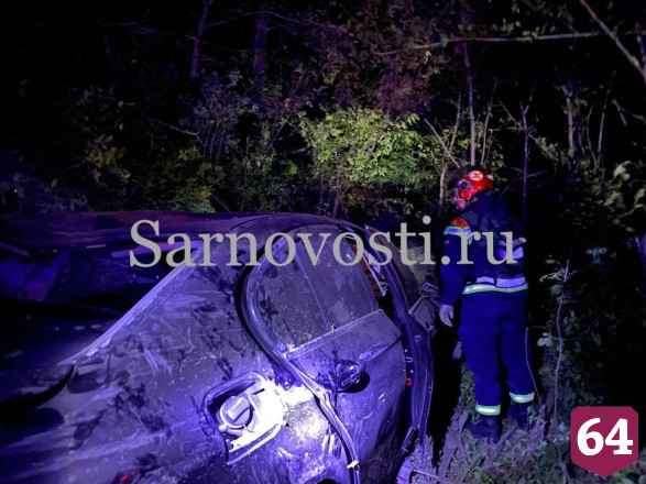 В Саратове водитель «БМВ» с пассажиром сбежали с места ДТП