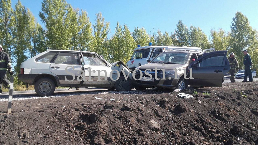 В лобовом столкновении под Саратовом разбились 3 женщины
