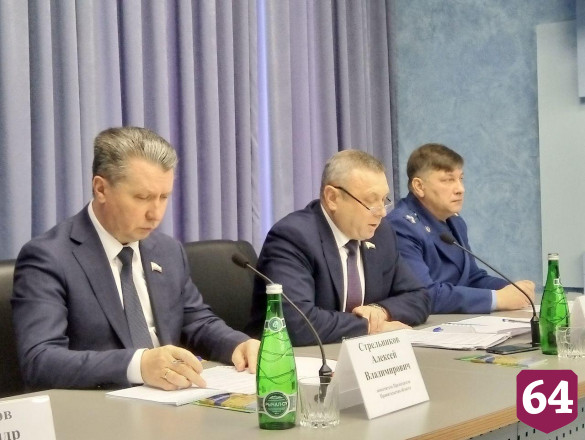 Саратовские предприятия предложили перевести с пластиковой на экологичную стеклянную тару 