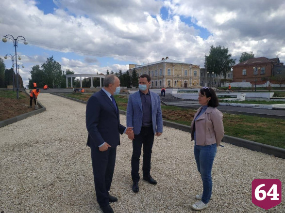 Губернатор проверил строительство цирка в Марксе