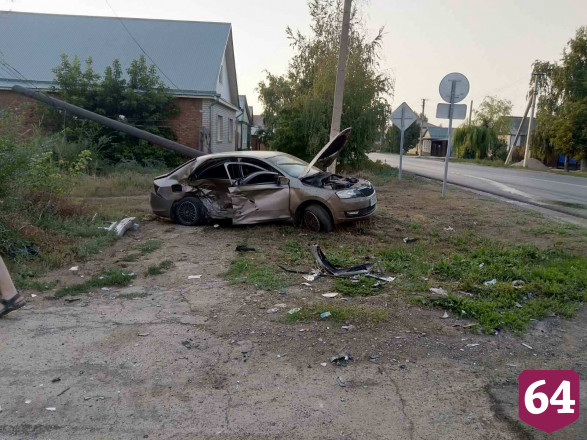 В столкновении легковушек под Саратовом ранены 3 человека