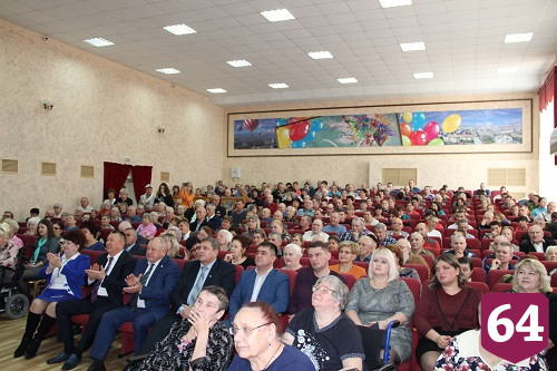 В Энгельсском доме-интернате прошел концерт к Международному дню инвалидов