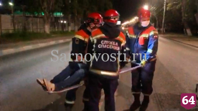 В Саратове водитель легковушки сломал ногу в ДТП с такси