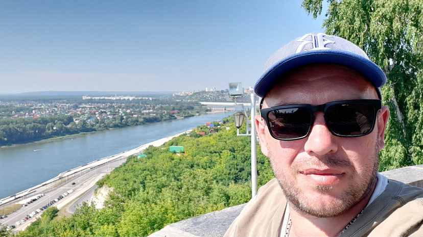 Заведующая детсадом приютила в Саратове путешественника в инвалидной коляске