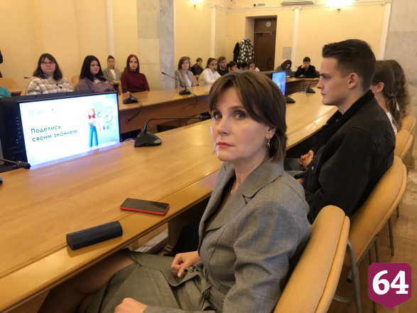 Саратовские студенты оценили совет отказаться от фастфуда и есть сало