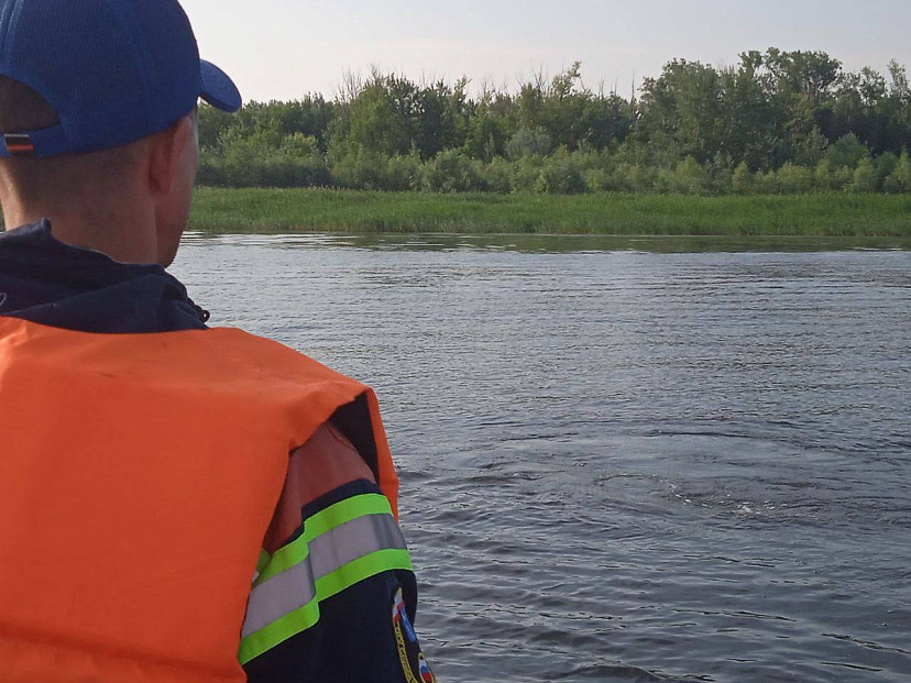 В Волге под Саратовом нашли перевернутую лодку и труп мужчины