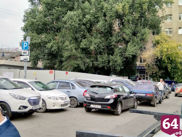 Саратовский губернатор назвал вакханалией стоянку у вокзала  