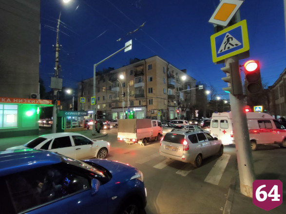 Транспортный коллапс парализовал центр Саратова