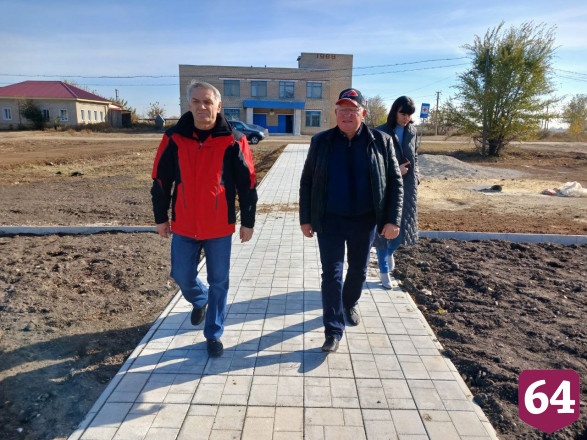 В саратовском селе по инициативе жителей реконструировали памятник