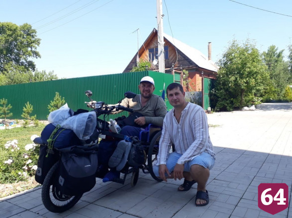 Уралец на инвалидной коляске едет в Крым через Саратовскую область