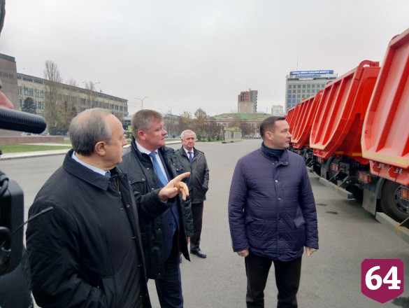 Саратовские коммунальщики в преддверии зимы получили новую технику 