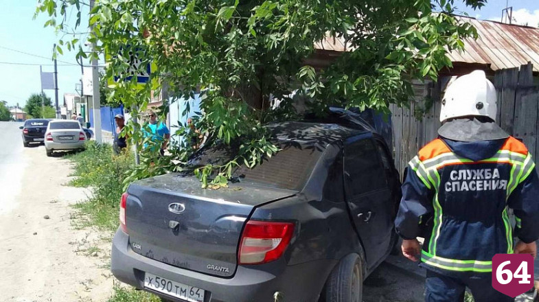 Многодетный отец спешил на пожар и погиб в ДТП под Саратовом