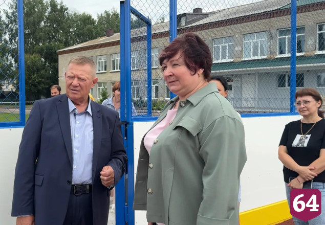 В саратовской школе появилась новая спортплощадка с умными тренажерами 
