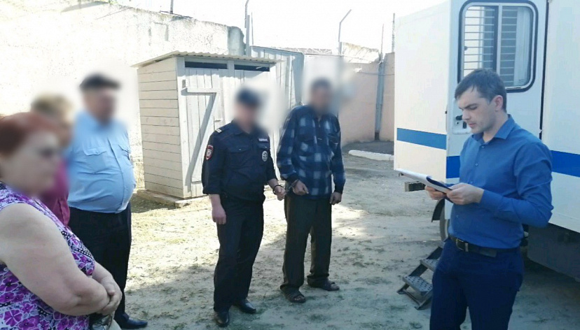Мужчина за оскорбления избил сковородой и зарезал родного сына 
