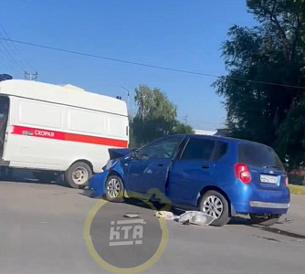 Женщина пострадала в столкновении легковушек в Саратовской области