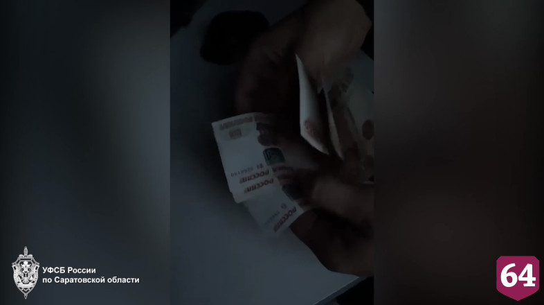 Дальнобойщика задержали за взятку сотруднику ФСБ на трассе под Саратовом 