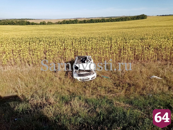 Под Саратовом водитель уходил от ДТП и разбился в кювете