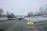 В Саратове лихач на легковушке протаранил сугроб и поехал дальше
