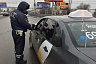 Саратовских таксистов учили правильно носить маски 