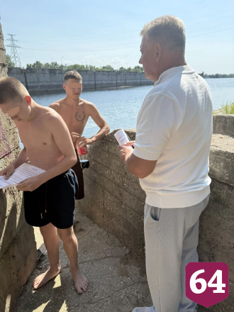 Горожан напугали прыжки подростков в воду с саратовского моста