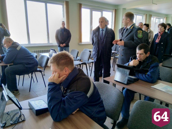 Радаев на заводе в Ершове вспомнил, как ремонтировал трактора 