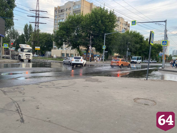 В Саратове из-за коммунальной аварии затопило несколько улиц 