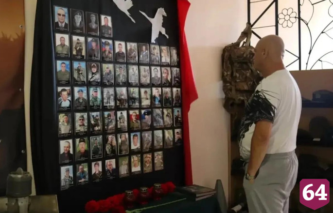 Семьям погибших в спецоперации бойцов вручили памятные знаки 