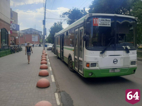 В автобусе травмировалась 83-летняя жительница Саратова