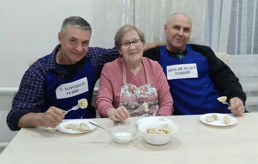Саратовских мужчин научили лепить пельмени по тещиному рецепту