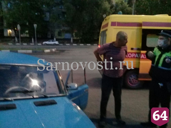 Пьяный водитель разбил «Жигули» о бордюр на проспекте Строителей