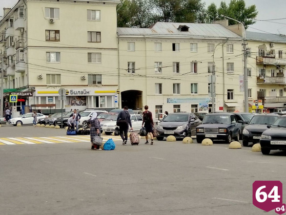 Саратовский губернатор назвал вакханалией стоянку у вокзала  