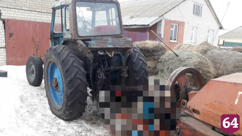 Саратовец погиб под карданным валом во время прессовки сена