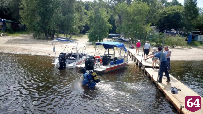Под Саратовом водолазы вытащили из Волги утопленника 