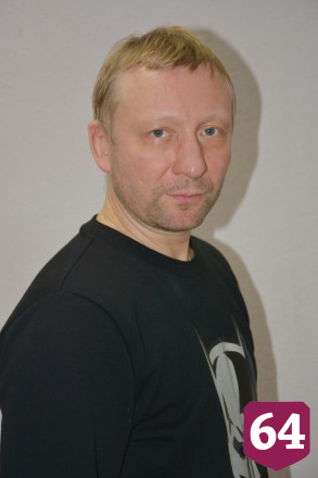 Популярный актер из Саратова во время спектакля сломал ребра