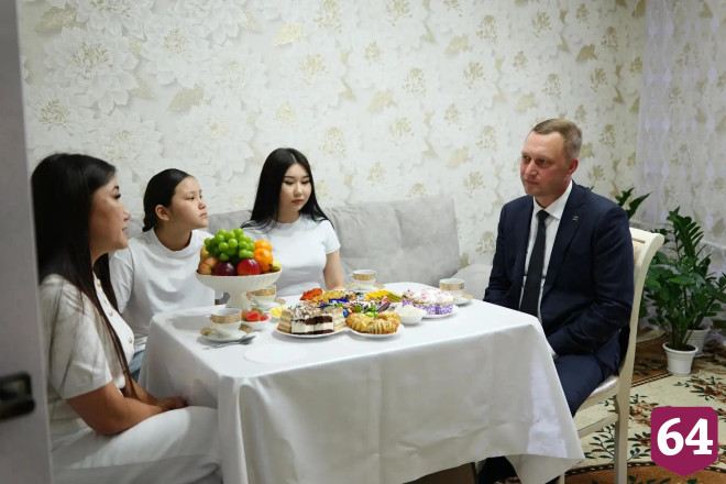 Саратовский губернатор встретился с семьей героя СВО