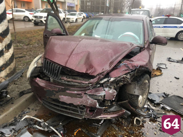 В Энгельсе два ребенка и женщина пострадали в массовом ДТП
