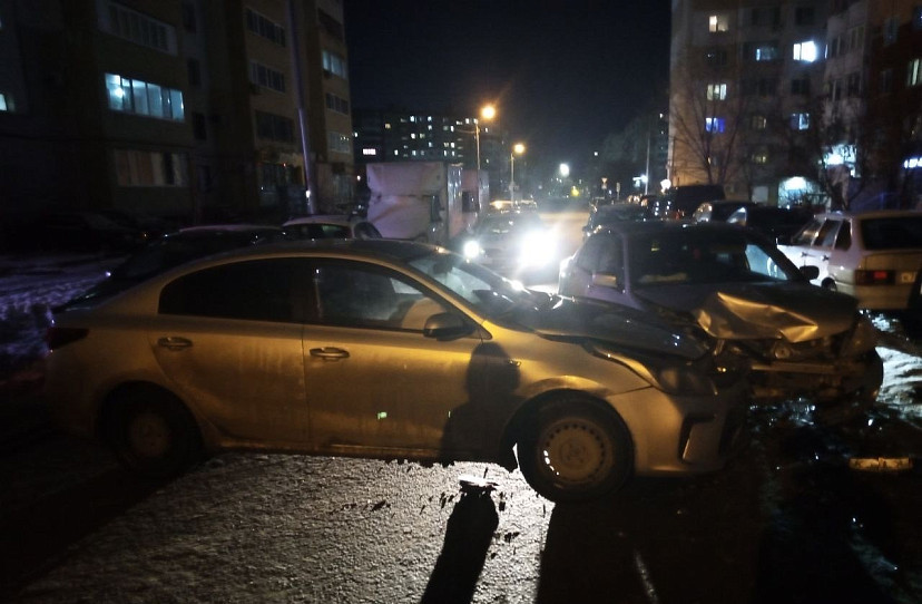 Молодой водитель попал в больницу после ДТП на улице Батавина 