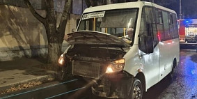 В больницах Саратова остаются двое пострадавших в ДТП с маршруткой