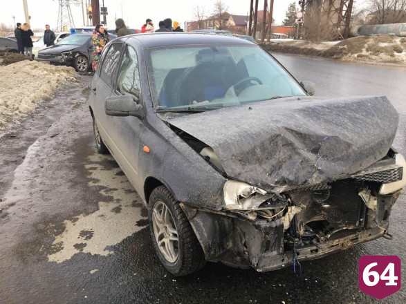 В Саратове пассажирка «Лады» травмировалась в ДТП с иномаркой
