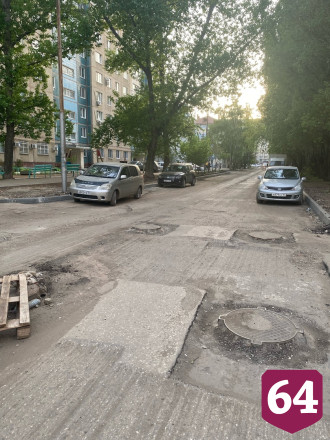 Жительница Саратова рассказала о забытой дорожниками улице