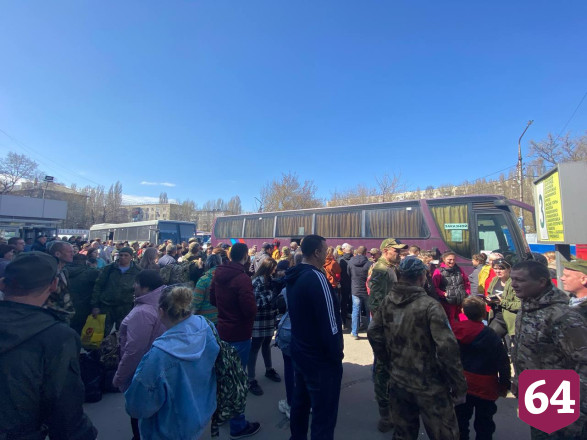 В Саратове под марш «Прощание славянки» проводили бойцов СВО