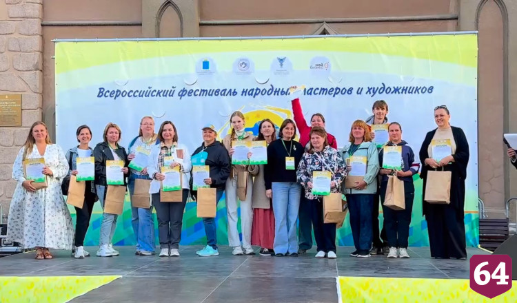 Художники превратили тарелки в холсты на саратовском фестивале «Палитра ремесел»