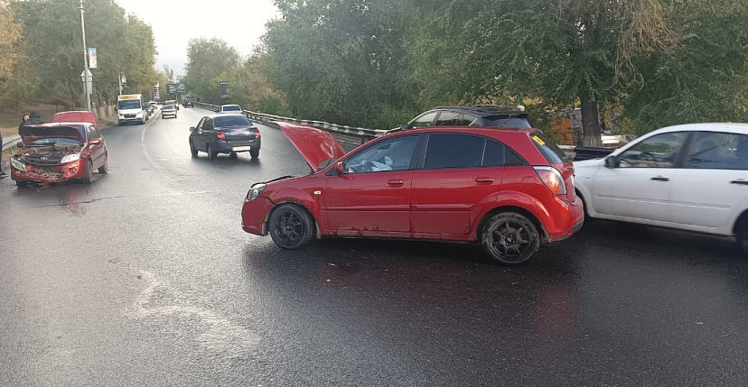 Молодой человек пострадал в ДТП у диспансера в Саратове