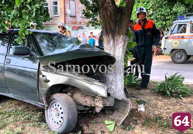 Водитель легковушки погиб в ДТП с деревом