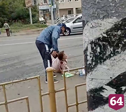 В Энгельсе маршрутка сбила 73-летнюю женщину