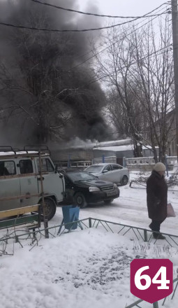 В гараже диспансера под Саратовом сгорел УАЗ