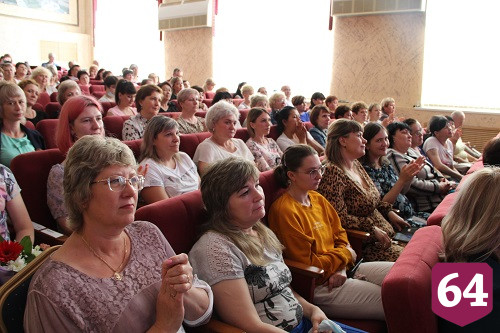 В Энгельсском доме-интернате наградили лучших медиков и соцработников 