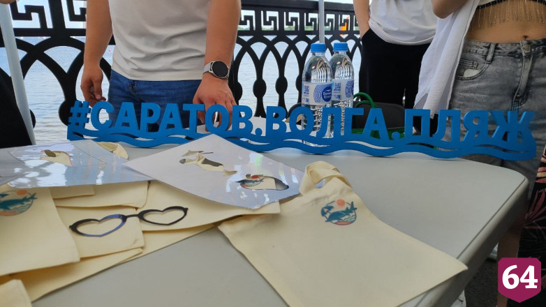 В первый день лета на Волге в Саратове открылся новый пляж 
