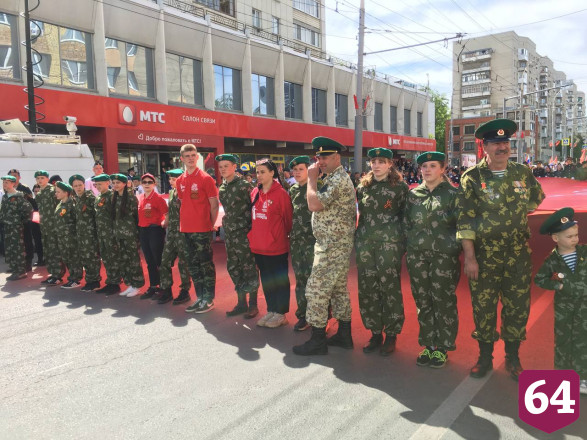 В Саратове начал шествие «Бессмертный полк»