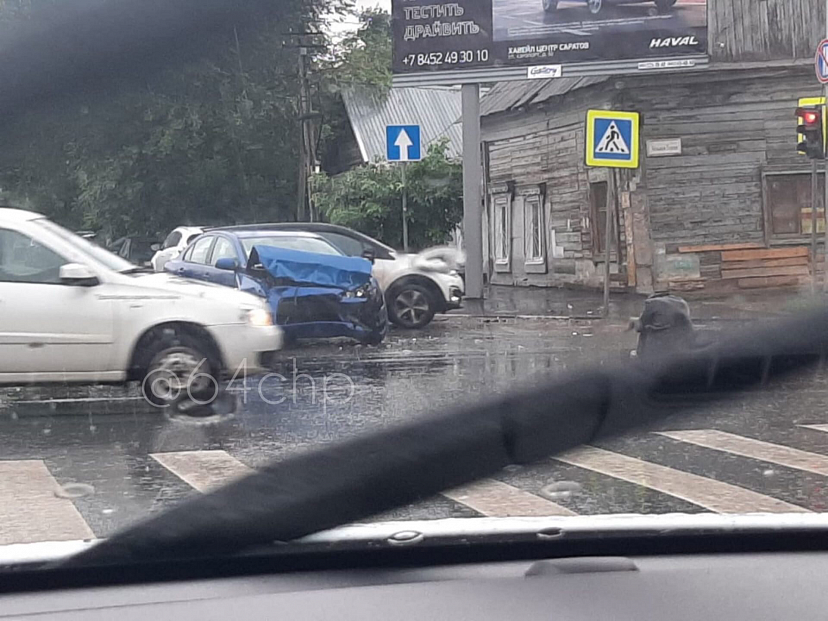 В столкновении иномарок на Горького ранены двое